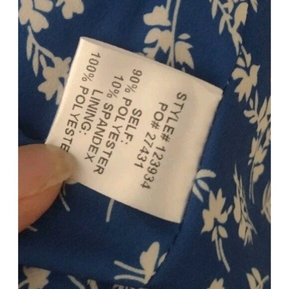 Skies Are Blue Velvet Blazer in Rich Blue - Picture 8 of 11